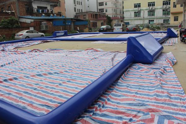 Προσαρμοσμένα 24m X 18m διογκώσιμοι αγωνιστικός χώρος ποδοσφαίρου/γήπεδο ποδοσφαίρου για τη σφαίρα φυσαλίδων